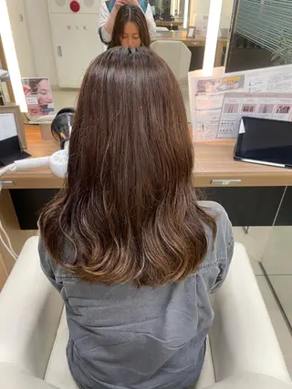ミディアム カラー ハイトーン/レイヤー 似合わせ・ユキノのヘアスタイル