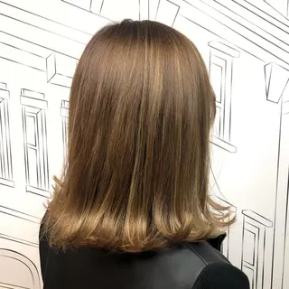 ミディアム カラー TOMOKA 艶髪/透明感カラーのヘアスタイル