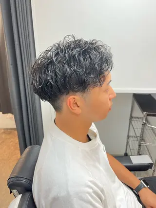 ショート パーマ メンズ 佐々木 優人のヘアスタイル