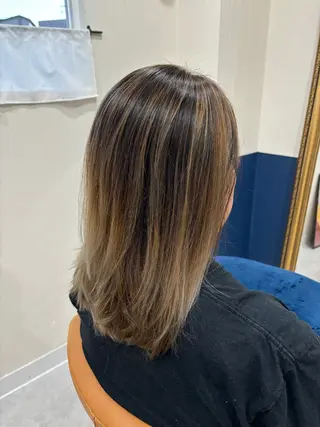 セミロング カラー 髪の家 tikiのヘアスタイル