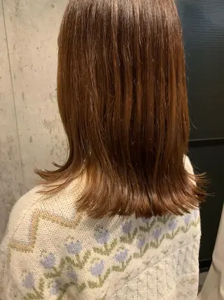 ミディアム ブリーチなしWカラー /地毛風/小林凪沙のヘアスタイル