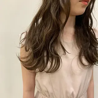 セミロング 鈴木 まりやのヘアスタイル