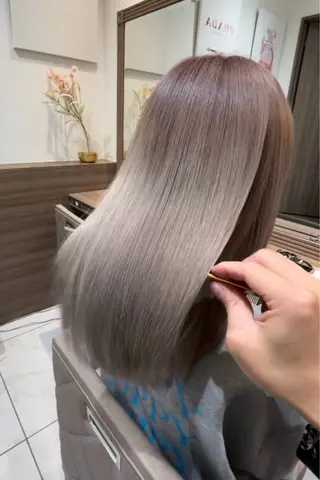 セミロング 縮毛矯正/髪質改善 継続する美髪のヘアスタイル