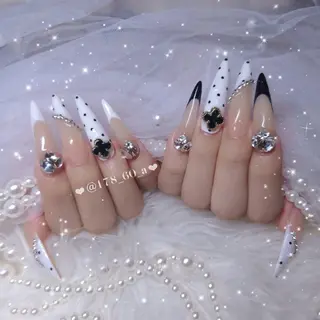 ネイル HAPPINAS🎀  れん🖤痛ネイルのネイルデザイン
