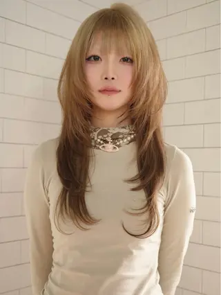 ロング カラー レイヤー/ハイトーン 🧬ituku🧬のヘアスタイル