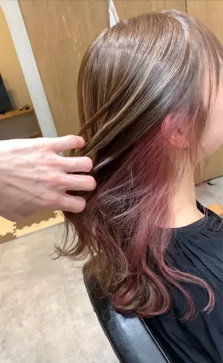 セミロング カラー リサ tonieのヘアスタイル