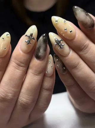 ネイル Dark Honey Ivyのネイルデザイン