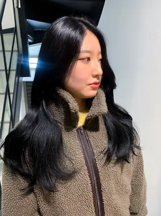 ロング カラー yiye shioriのヘアスタイル