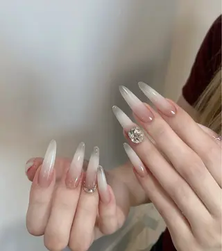 ネイル Maggie チョウチョウのネイルデザイン