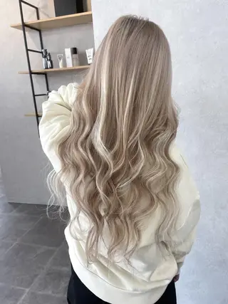 ロング ヘアアレンジ カラー ハイトーン カラーのヘアスタイル