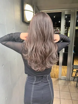 ロング カラー ヘアアレンジ ミルクティーベージュ ブリーチ 店長 清水のヘアスタイル