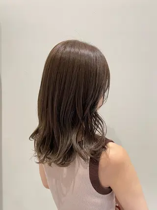 ミディアム カラー 山本 佳奈のヘアスタイル