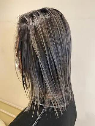 ミディアム カラー レイヤー×艶髪特化 マネージャー安藤光司のヘアスタイル