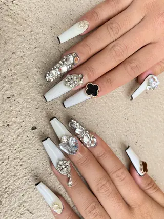 ロング ネイル ✴︎ Delightのネイルデザイン