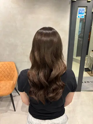 セミロング カラー うる艶カラー✨️ 耳ツボ💠mamiのヘアスタイル