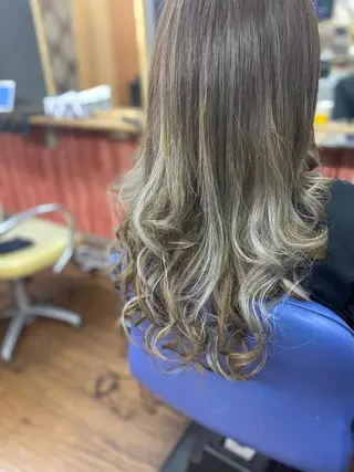 カラー masa ディレクターのヘアスタイル