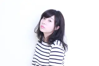 ミディアム カラー 菅 由梨菜のヘアスタイル
