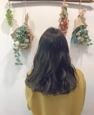 ロング カラー 山口 明日花のヘアスタイル