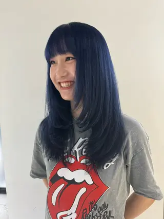 セミロング 黒染め落とし ムラ修正　ハイトーンのヘアスタイル