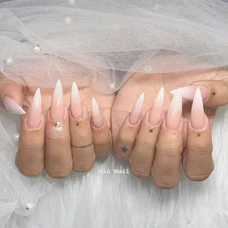 ネイル Hin Nailsのネイルデザイン