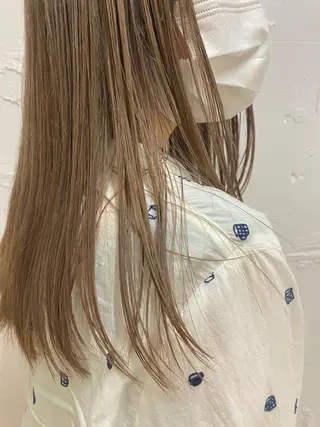 セミロング 顔周りの垢抜けヘア 立山愛梨のヘアスタイル