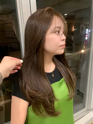 ミディアム カラー 透明感カラー レイヤーカット りなのヘアスタイル