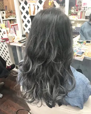 ロング カラー 岩谷/ブリーチ 🪽透明感カラーのヘアスタイル