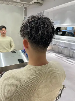 ショート カラー パーマ メンズ ⚡メンズパーマフ ェードカットTomyのヘアスタイル