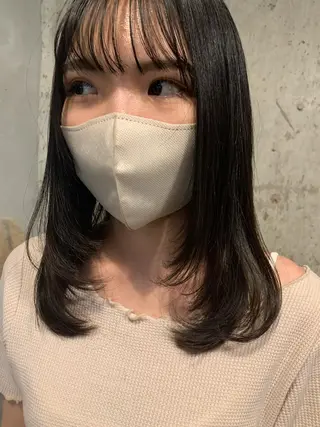 ミディアム ブリーチなしWカラー /地毛風/小林凪沙のヘアスタイル