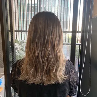 ミディアム 難波 茜のヘアスタイル