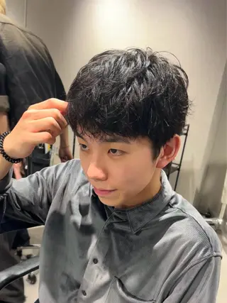 ショート カラー パーマ メンズ 【シャドウパーマ センターパート】義心のヘアスタイル