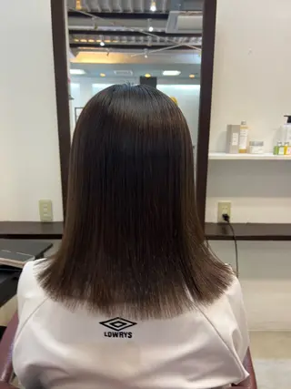 ミディアム 松山 優里のヘアスタイル