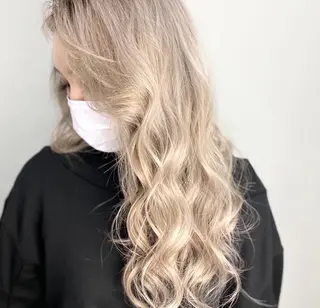 ロング 🤍爆モテハイトーン 🤍ブリーチ特化🤍のヘアスタイル