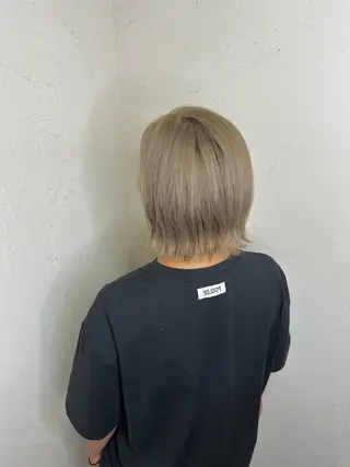 ミディアム 高柳 麻美のヘアスタイル