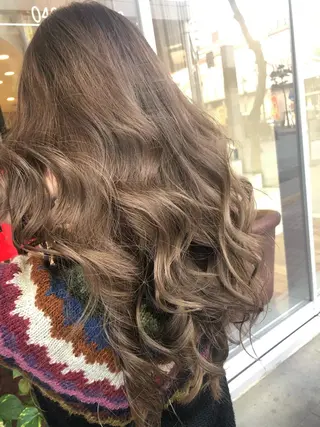 ロング デザインカラー✨新倉 佑奈のヘアスタイル