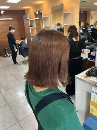 ショート カラー インナー×縮毛矯正 ピンクカラー澤井里菜のヘアスタイル