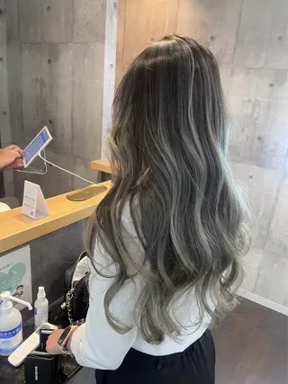 ロング カラー 透明感ハイトーン カラー🦋🌧希咲のヘアスタイル