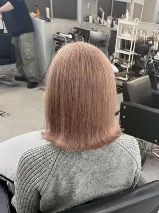 ミディアム カラー 大阪ケアブリーチ/ ミルクティーベージュのヘアスタイル