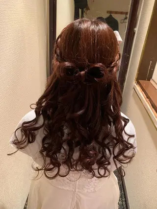 ロング ヘアアレンジ あるす 美容室のヘアスタイル