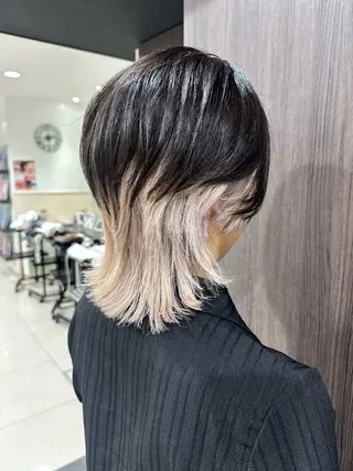 ミディアム レイヤー 艶々カラーのヘアスタイル
