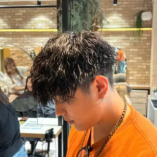 ショート パーマ メンズ フェザー/シャドウ/ メッシュパーマのヘアスタイル