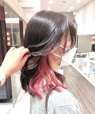 ミディアム カラー サキ🤍ハイトーン 🩰くびれ巻きヘアのヘアスタイル