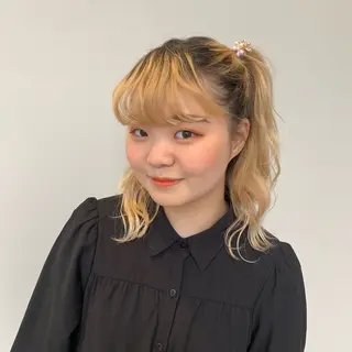 ミディアム ハイトーン/透明感 yuinaのヘアスタイル