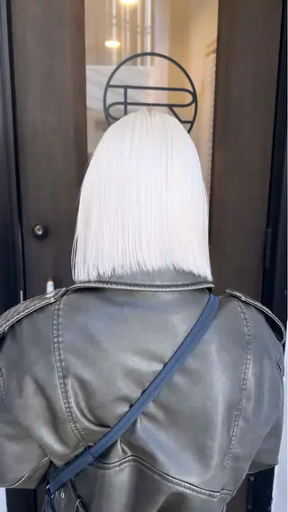 ミディアム カラー 艶ハイトーンブリーチ 🌈小林侑雅のヘアスタイル