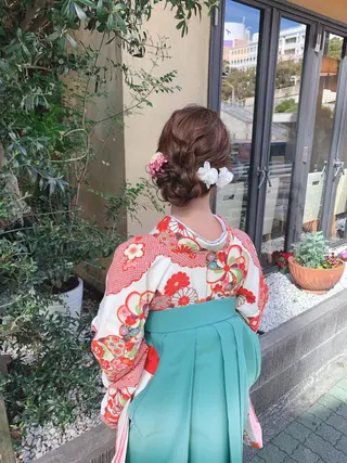 セミロング カレンダー 弁天町Tomoのヘアスタイル