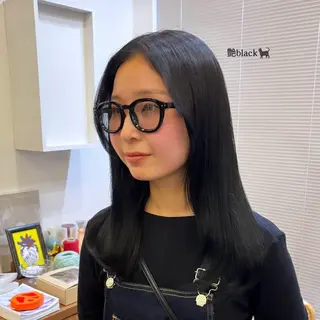 ミディアム カミヤマ シオリのヘアスタイル