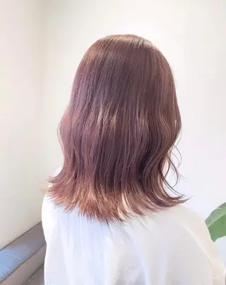 ミディアム カラー サキ🤍ハイトーン 🩰くびれ巻きヘアのヘアスタイル