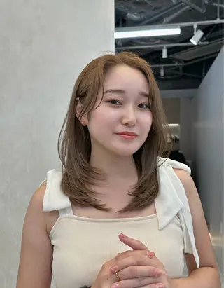 カラー 韓国風レイヤーカラー ライムのヘアスタイル