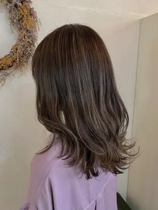 セミロング カラー ENIF ヤマグチアツコのヘアスタイル