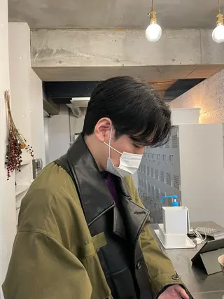 ショート カラー パーマ ヘアアレンジ メンズ センターパート／マッ シュ／パーマ　あさみのヘアスタイル